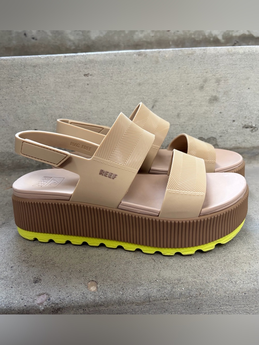 Reef Water Vista Higher Sand Lime Women’s 8 - Picture 2 of 8